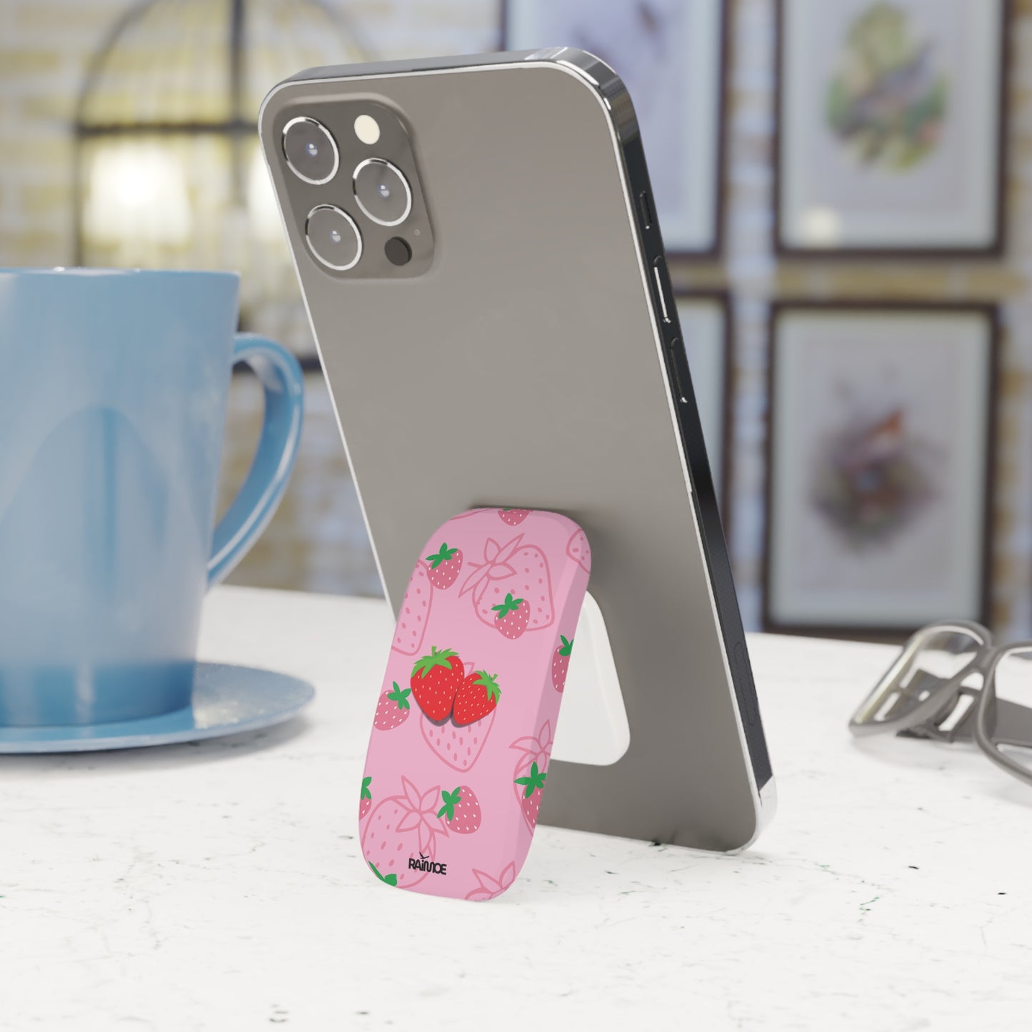 Agarre de teléfono con clic de fresa jugosa