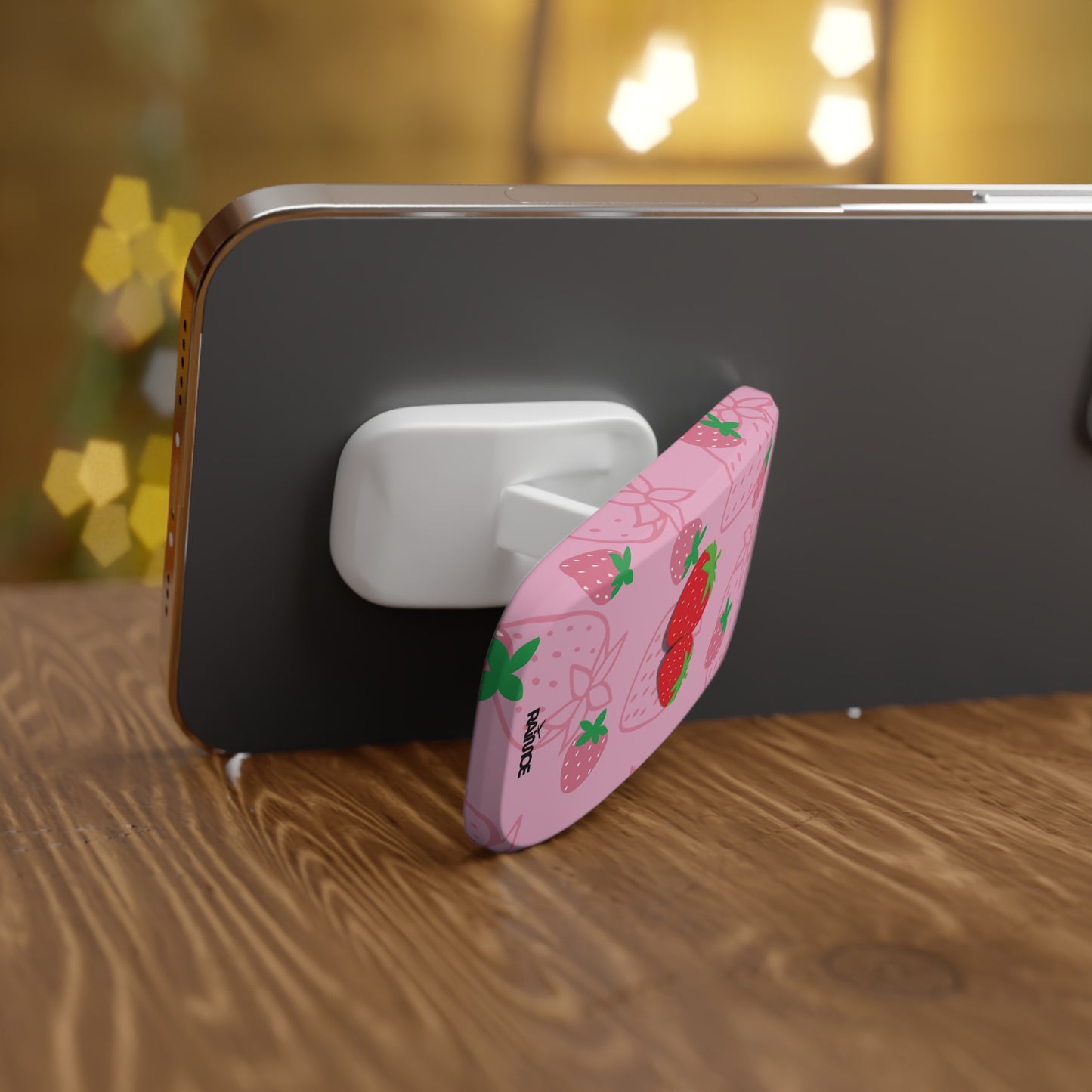 Agarre de teléfono con clic de fresa jugosa