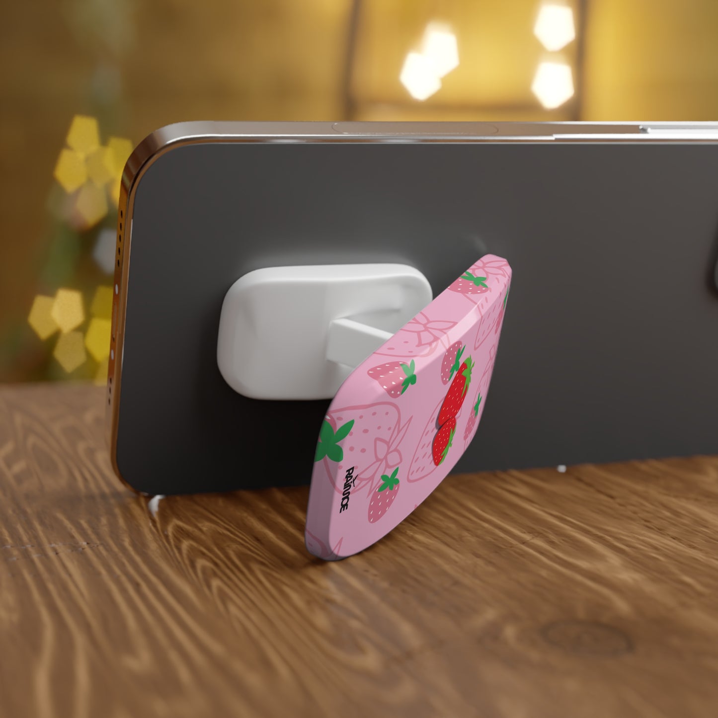 Agarre de teléfono con clic de fresa jugosa
